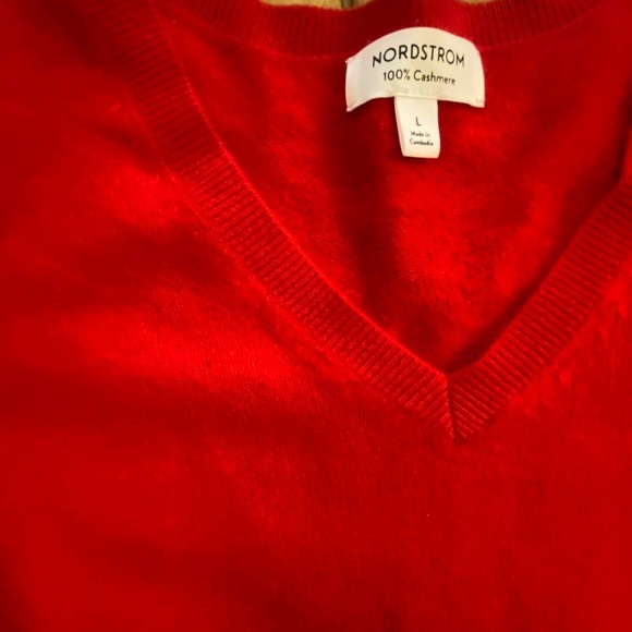 Nordstrom women’s cashmere V-Neck red Sweater Large - Picture 2 of 15